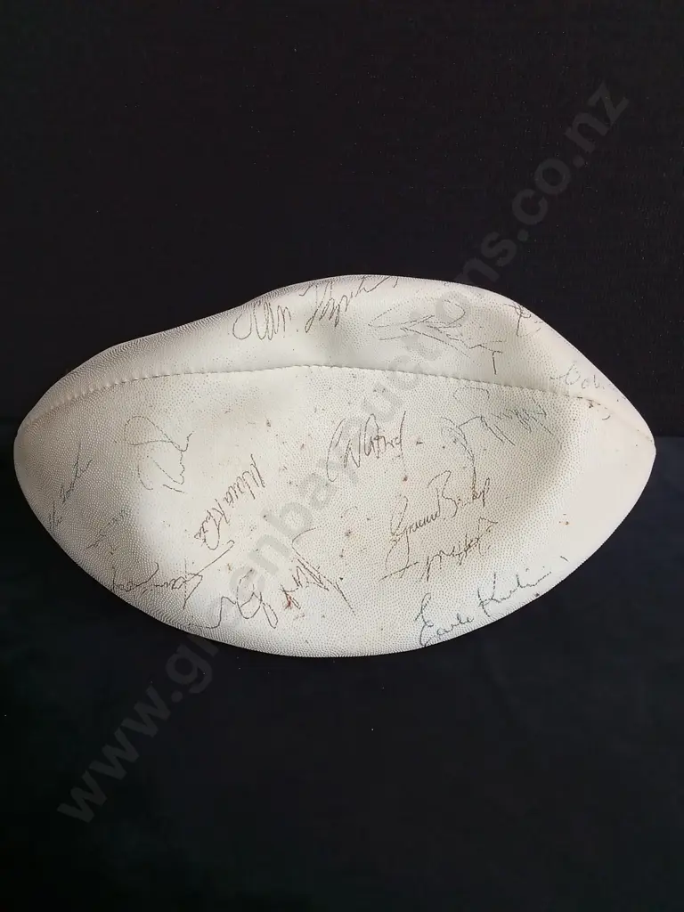 SIGNED RUGBY BALL EARLY 90'S ERA SIGNATURES INCLUDE COLIN MEADS, JONAH LOMU, EARL KIRTON AND OTHERS Image 1++