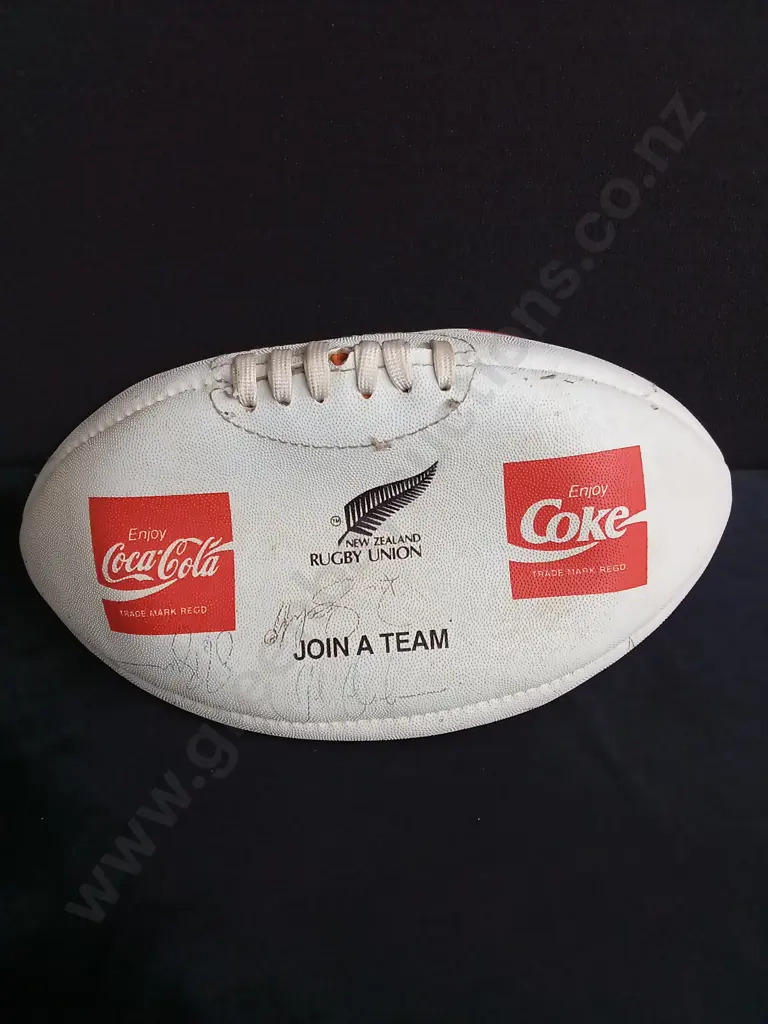 SIGNED RUGBY BALL EARLY 90'S ERA SIGNATURES INCLUDE COLIN MEADS, JONAH LOMU, EARL KIRTON AND OTHERS Image 1++