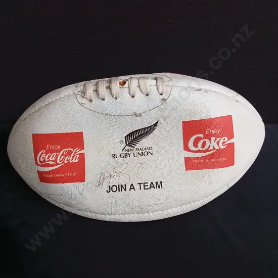 SIGNED RUGBY BALL EARLY 90'S ERA SIGNATURES INCLUDE COLIN MEADS, JONAH LOMU, EARL KIRTON AND OTHERS