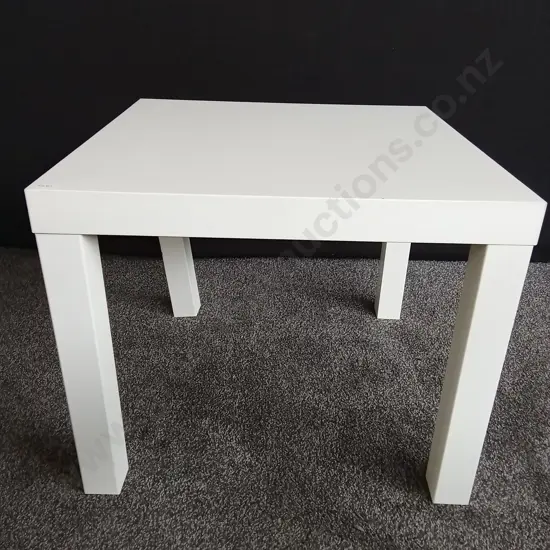 WHITE SIDE TABLE WITH DAMAGED LEG
