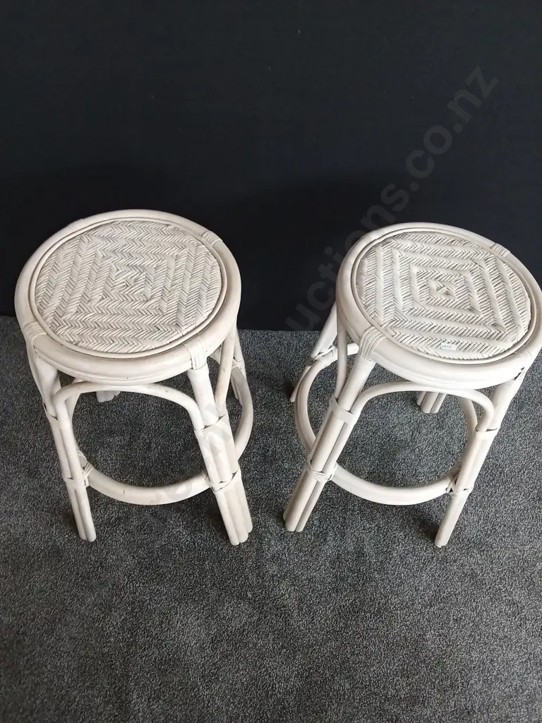 2 ROUND BAMBOO STOOLS Image 1++