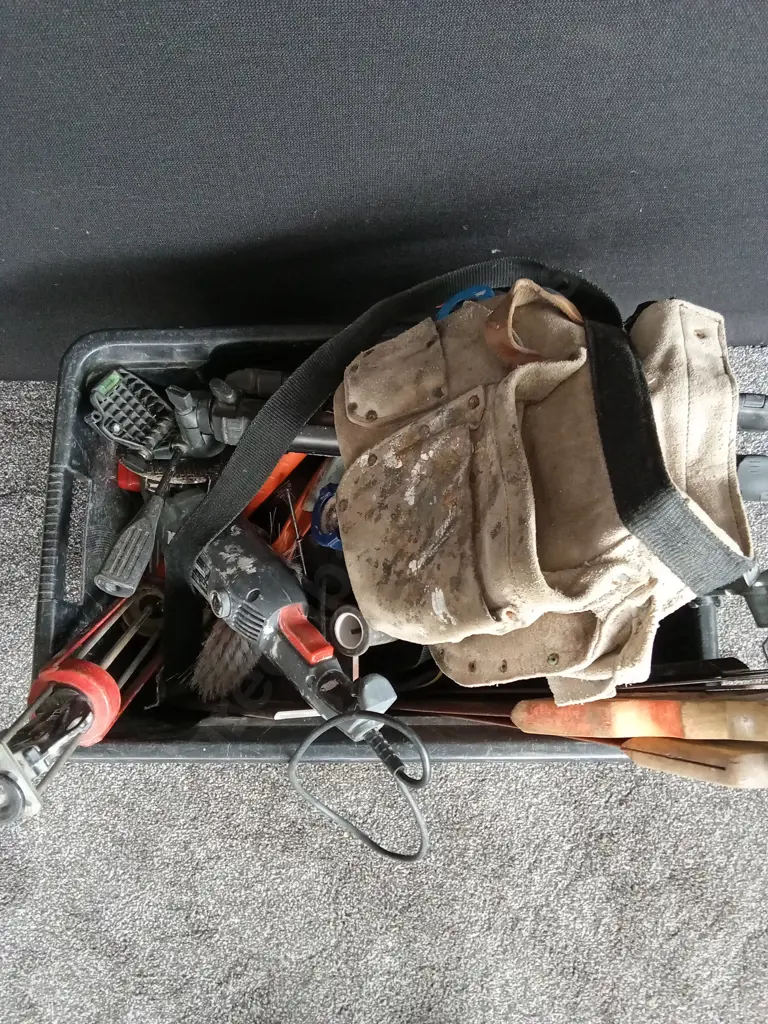 BOX OF TOOL ACCESSORIES INCLUDING OZITO GRINDER Image 1++