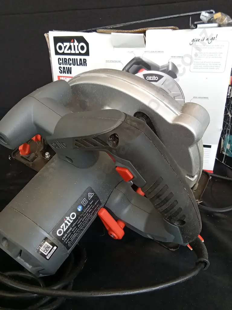 OZITO CIRCULAR SAW AND BLACK AND DECKER JIGSAW BOTH TESTED WORKING AND HARDLY USED Image 1++