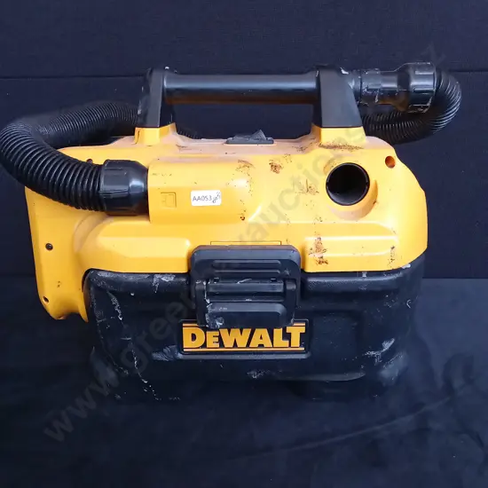 DEWALT DCV580 HEAVY DUTY 2 GALLON WET & DRY VACUUM