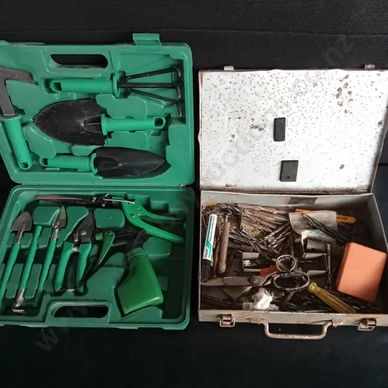 GARDENING SET IN CASE AND METAL BOX OF DRILL BITS