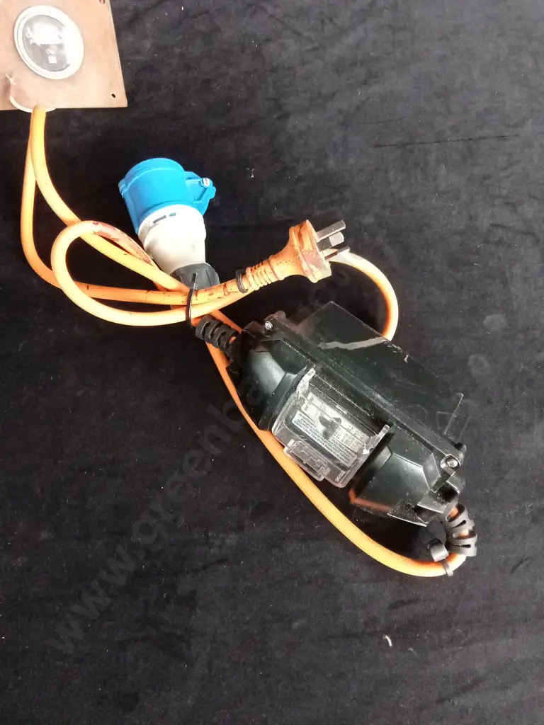 FALL ARREST, CARAVAN TO HOME RCD, BOAT DASHBOARD, MOBILITY HANDLE, 54CM ZIP TIES AND ROPE IN BOX Image 1++