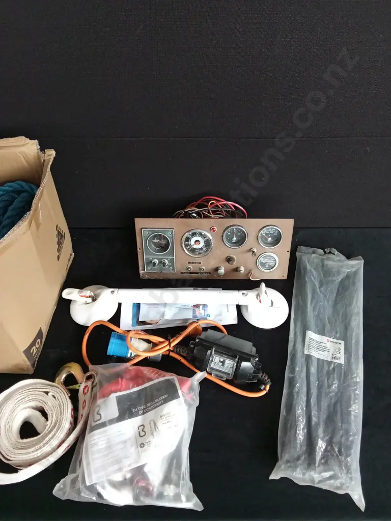 FALL ARREST, CARAVAN TO HOME RCD, BOAT DASHBOARD, MOBILITY HANDLE, 54CM ZIP TIES AND ROPE IN BOX Image 1++