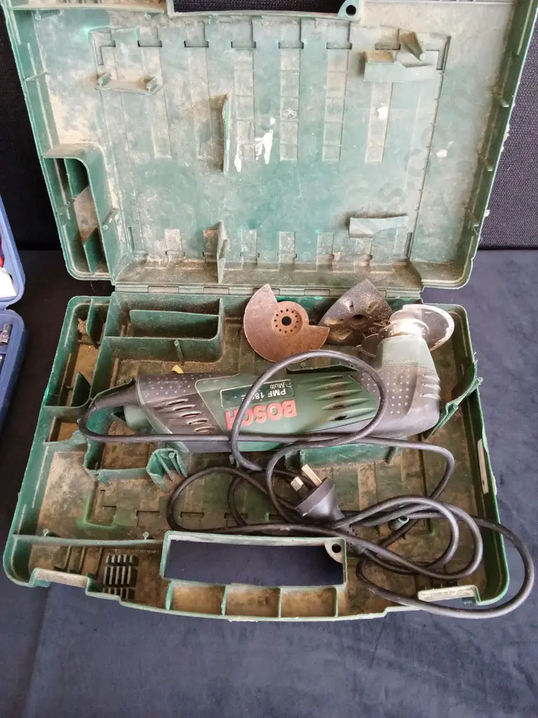 BAG CONTAINING CORDED BOSCH MULTI TOOL TESTED WORKING, PARTS OF SOCKET SET, HEAVY DUTY PRUNERS AND ELECTIRCAL SOCKETS Image 1++