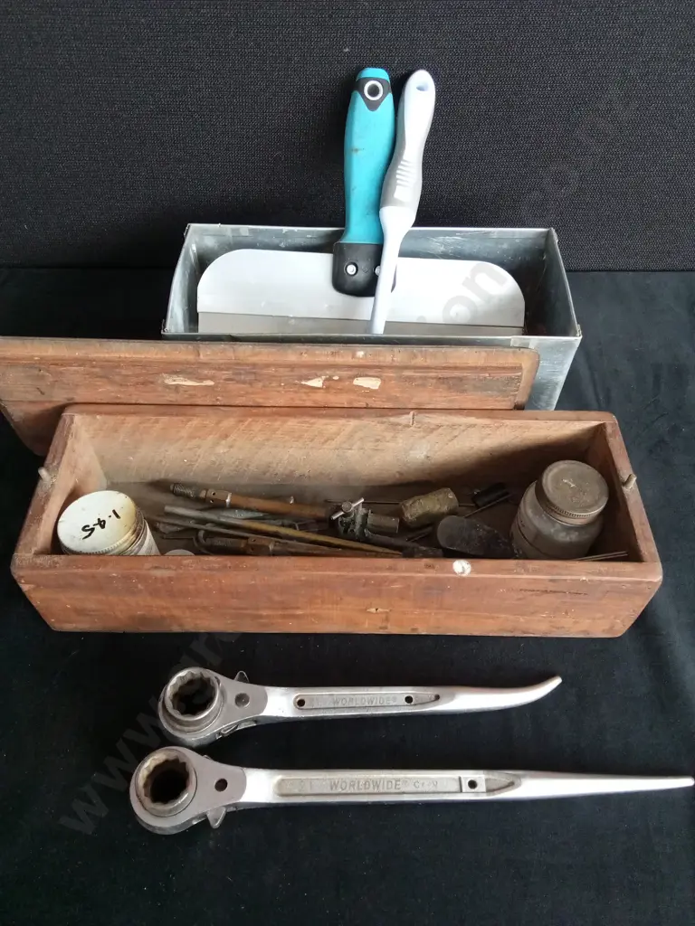 2 X SCAFFOLD PODGERS  AND 2 X VINTAGE SOLDERING IRONS PLUS SMALL WODDEN BOX ANS METAL BOX OF  HAND TOOLS Image 1++
