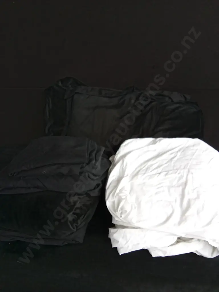 BLACK VELVET QUEEN DUVET COVER WITH 2 SHEET SETS AND 2 PILLOWS Image 1++