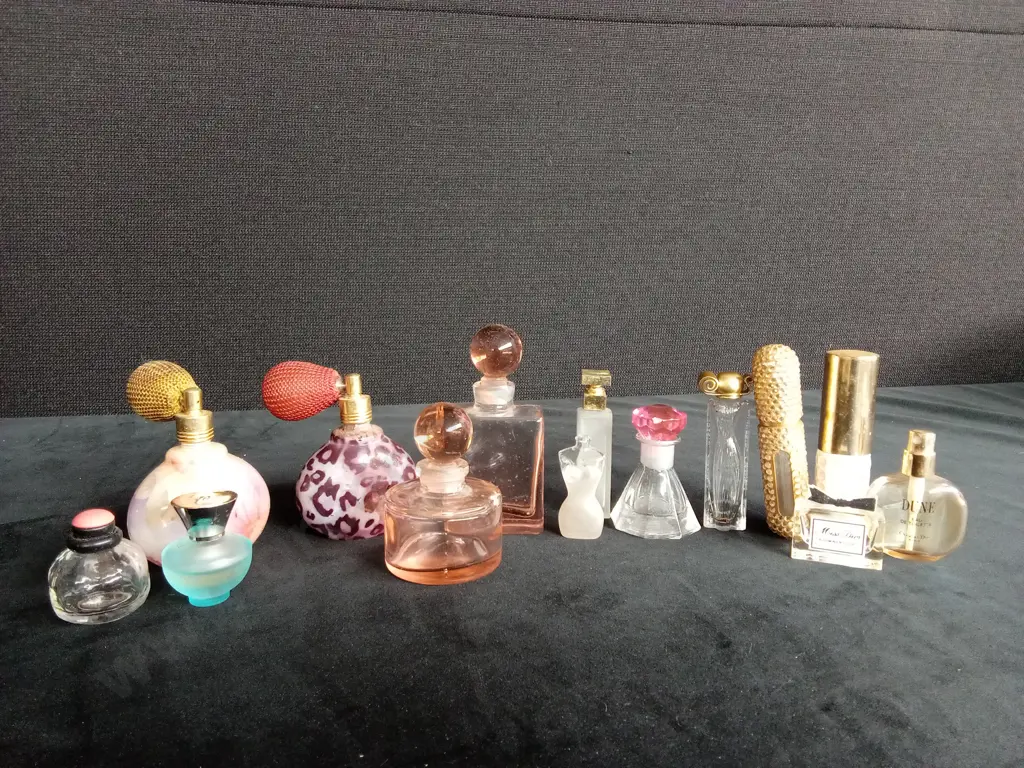 COLLECTION OF VINTAGE MINI PERFUME BOTTLES X 14 Image 1++