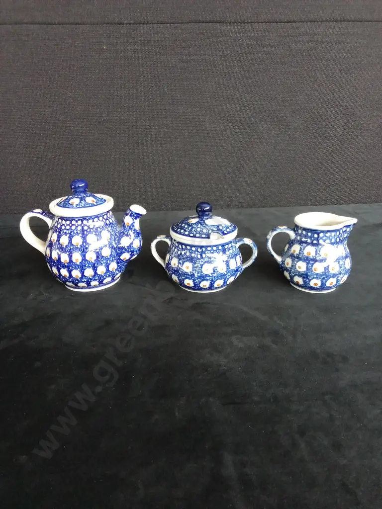 BOLESLAWIEC POLISH POTTERY TEAPOT SUGAR POT AND MILK JUG WITH 3 CERAMIC HEARTS Image 1++