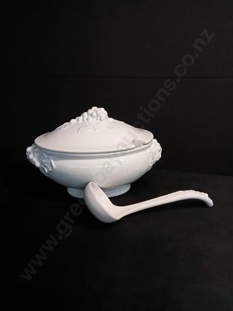 VINTAGE SOUP TUREEN AND CAKE STANDS AND TRIFFLE BOWL Image 1++
