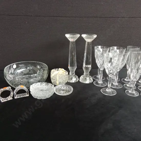 ASSORTED GLASSES AND GLASS ITEMS