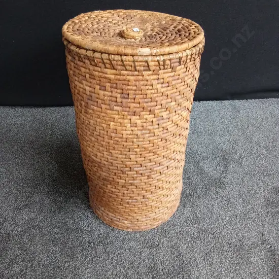 WOVEN LIDDED BASKET