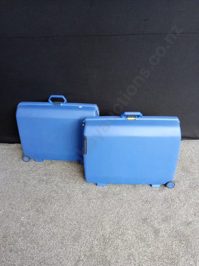 PAIR OF SAMSONITE BLUE SUITCASES Image 1++