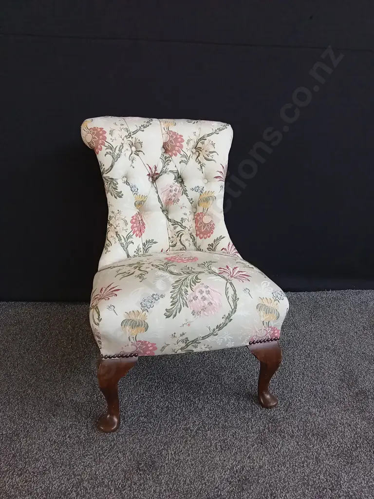 VINTAGE TUFTED OCCASIONAL CHAIR WITH CABRIOLE LEGS Image 1++
