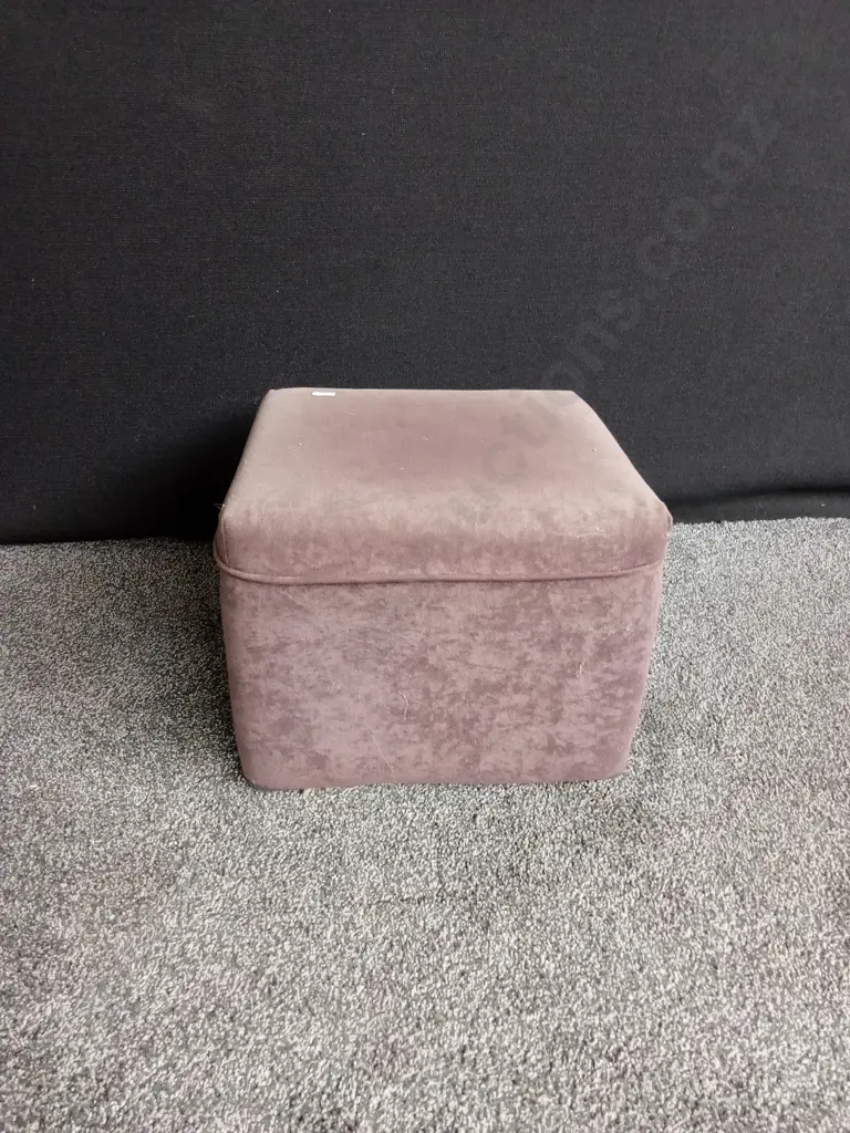 PLUSH MAUVE CUBE OTTOMAN Image 1++