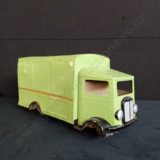 METAL TRUCK MISSING WHEELS