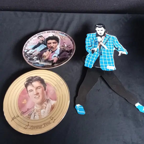 ELVIS SWINGING LEGS CLOCK AND 2 ELVIS DECORATIVE PLATES
