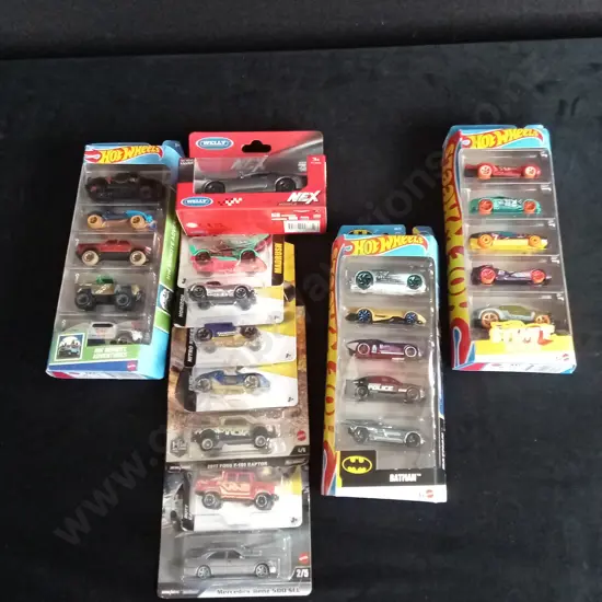COLLECTION OF HOT WHEELS AND OTHER TOY CARS