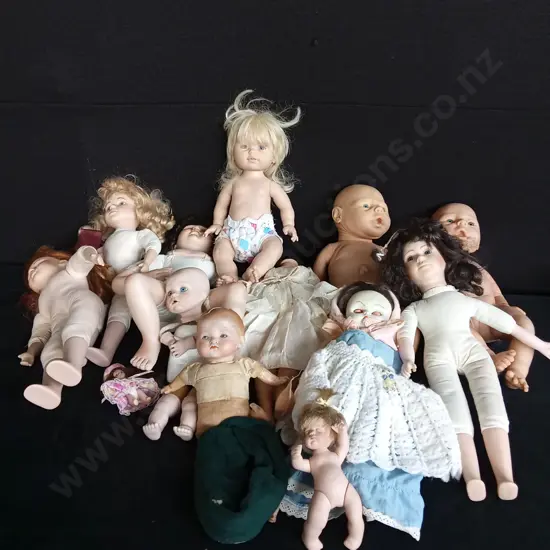 COLLECTION OF VINTAGE DOLLS