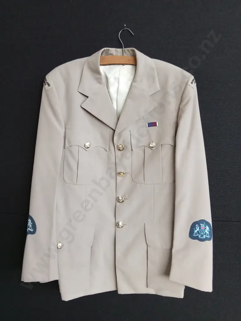 VINTAGE ROYAL NEW ZEALAND AIR FORCE OFFICERS SERVICE DRESS UNIFORM LIKELY FROM THE POST WWII ERA Image 1++