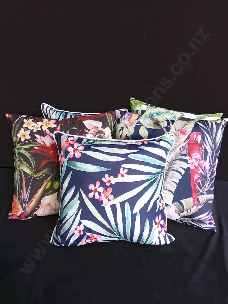 5 TROPICAL PATTERN OUTDOOR CUSHIONS Image 1++