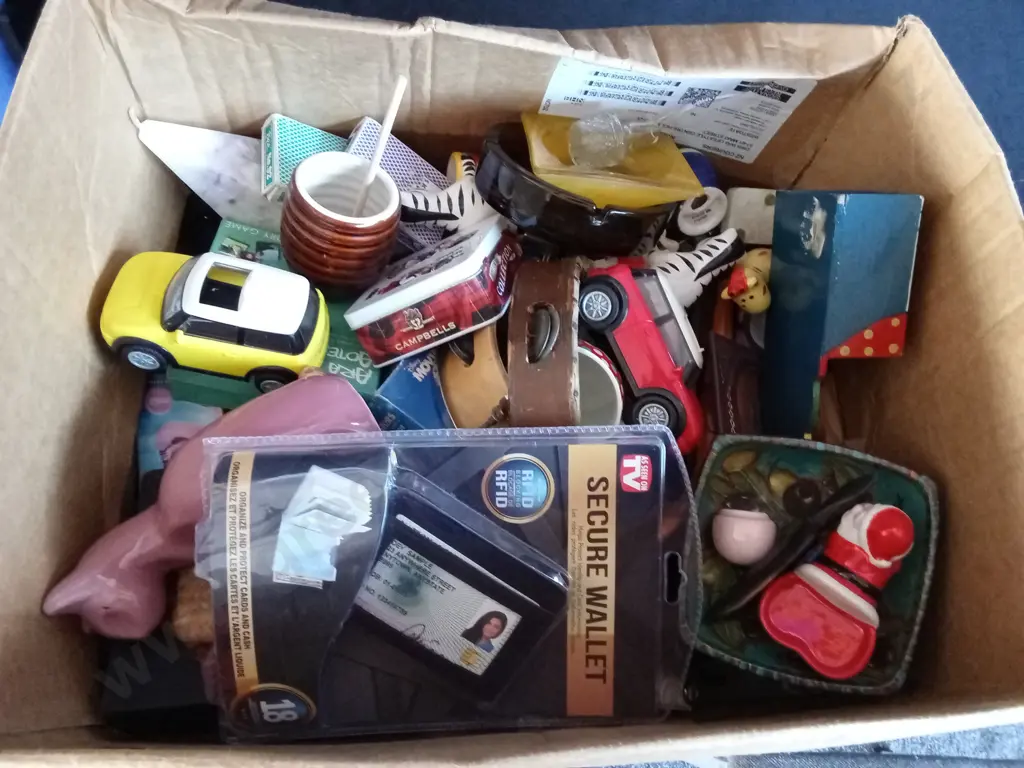 BOX OF ASSORTED CHILDRENS TOYS Image 1++