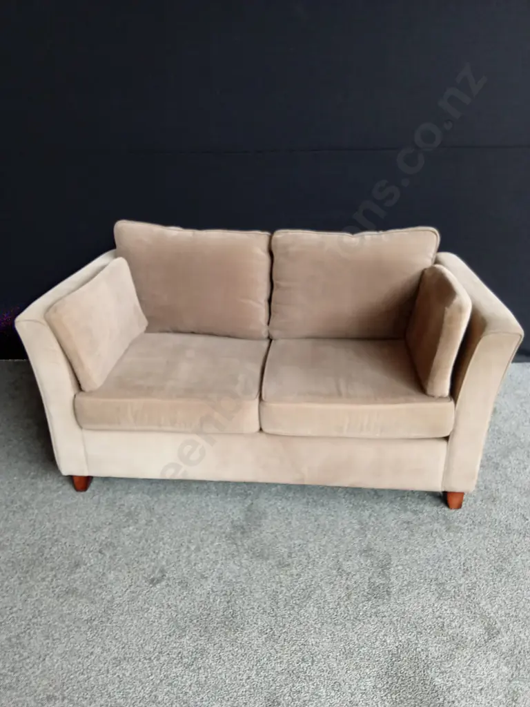 BIEGE 2 PIECE COUCH SET Image 1++