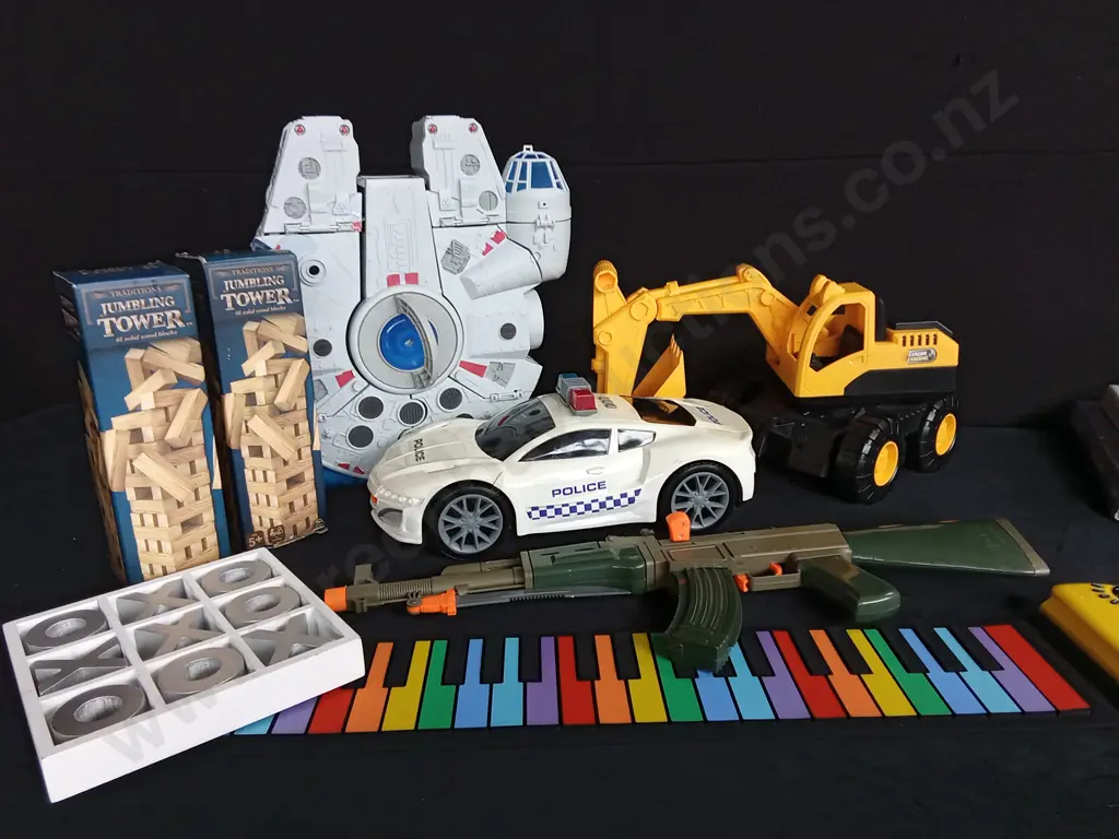 ASSORTED CHILDRENS TOYS AND GAMES Image 1++