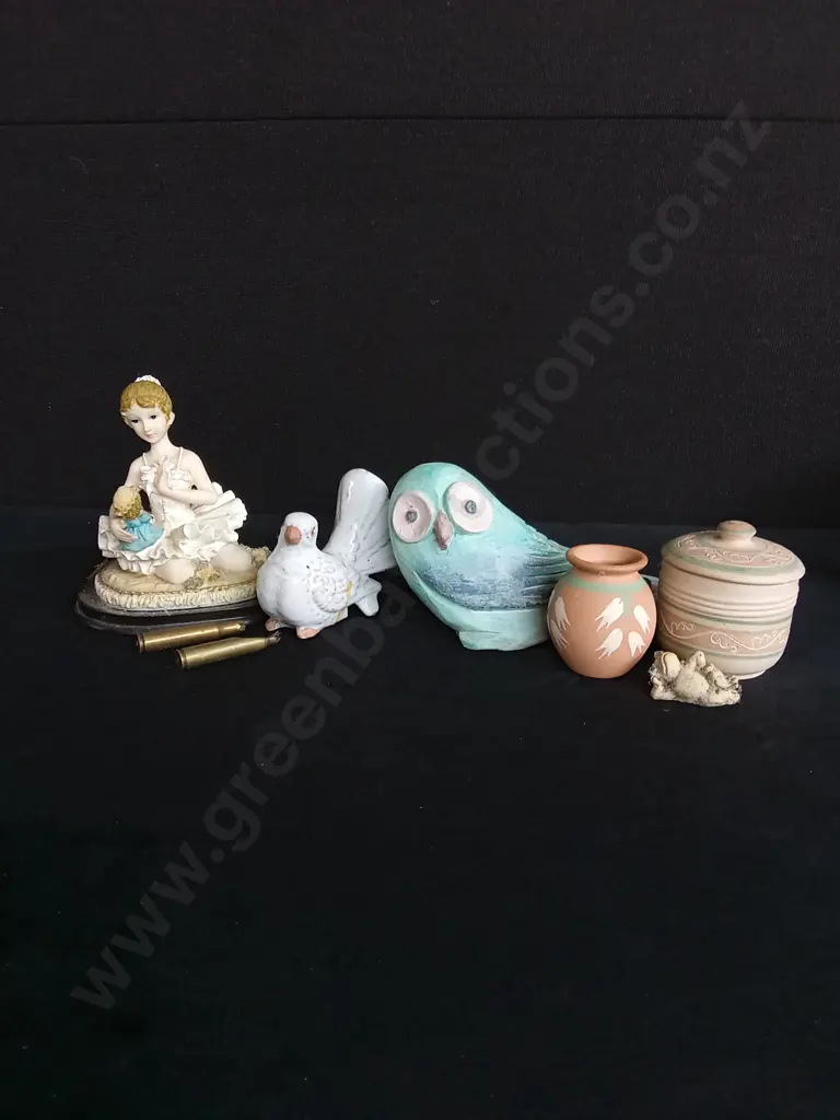 COLLECTION OF DECORATIVE CERAMIC ITEMS AND 2 BULLETS Image 1++
