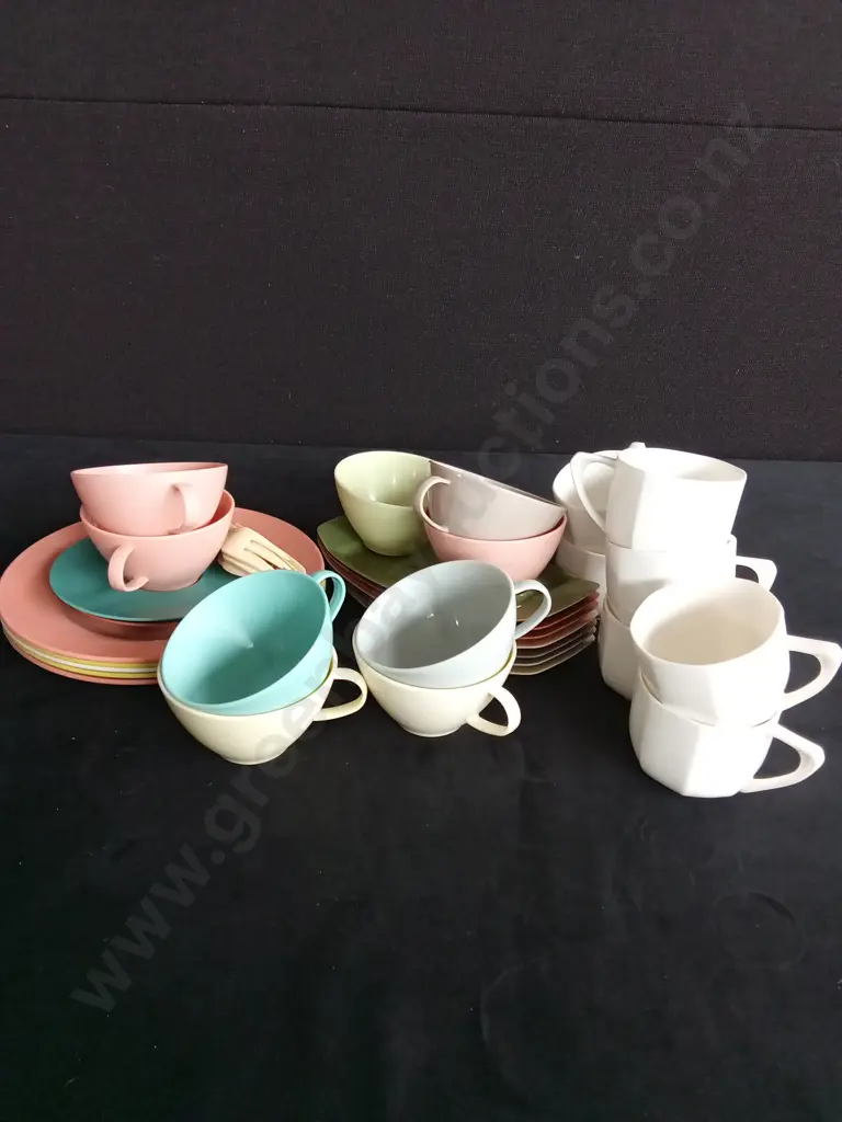 PLASTIC  TEA SET AND CERAMIC WHITE COFFEE CUPS Image 1++