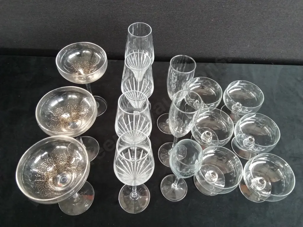 ASSORTED CHAMPAGNE GLASSES X 16 Image 1++