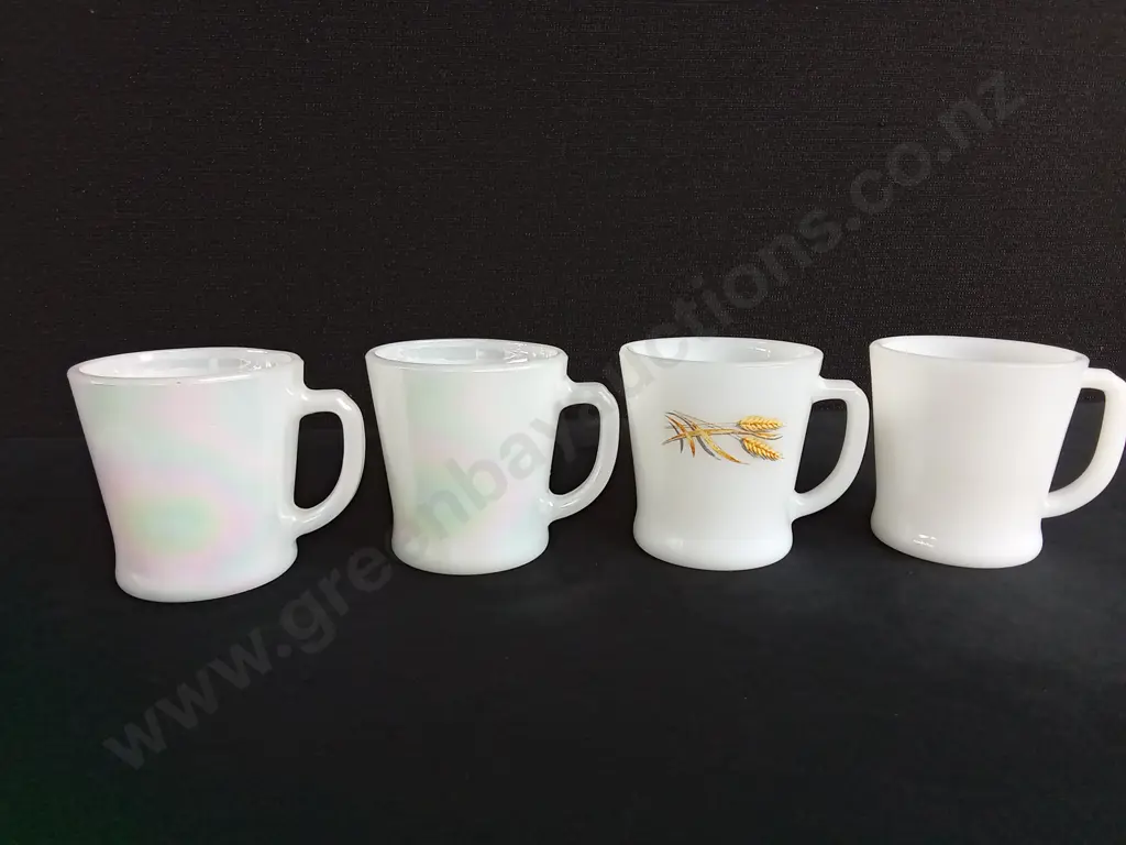 ANCHOR HOCKING FIRE-KING MILK GLASS TABLEWARE X 18 PIECES Image 1++