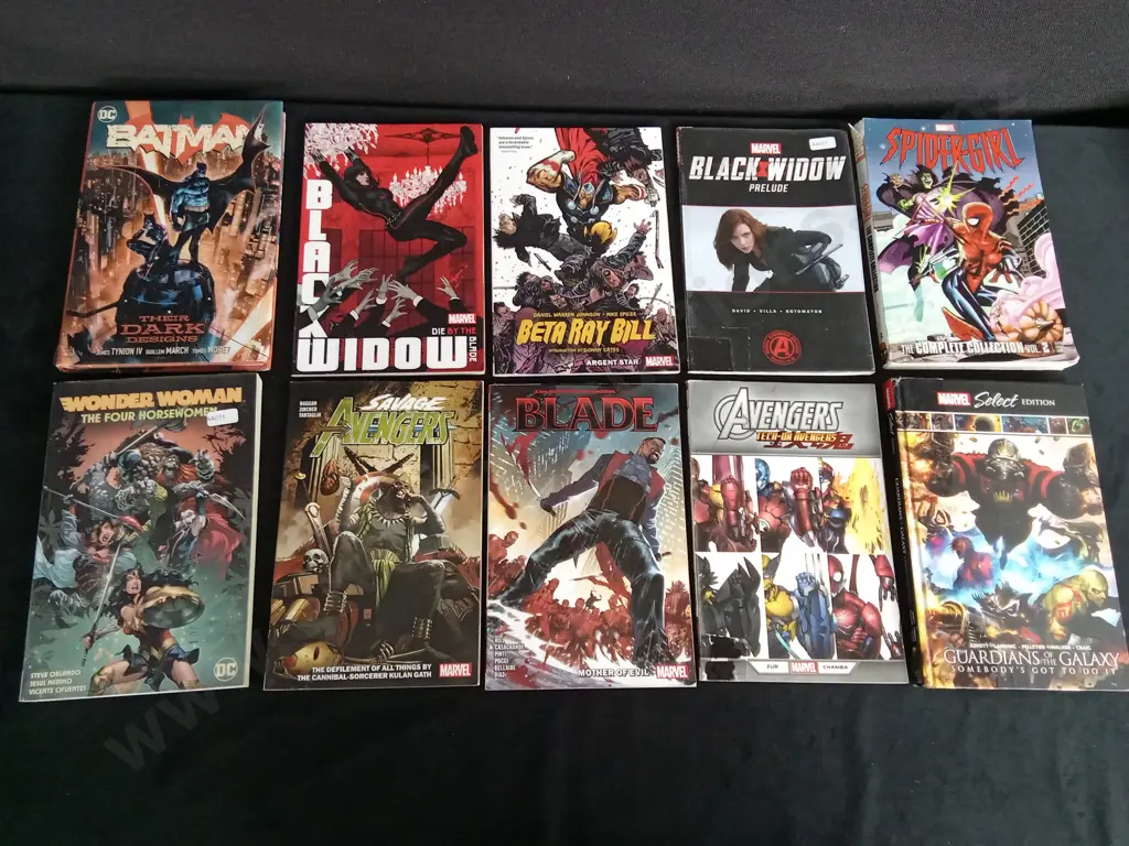 COLLECTION OF 10 MARVEL AND 4 DC COMICS Image 1++