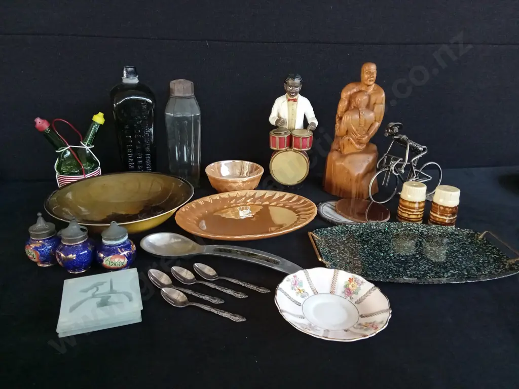 ASSORTED ITEMS Image 1++