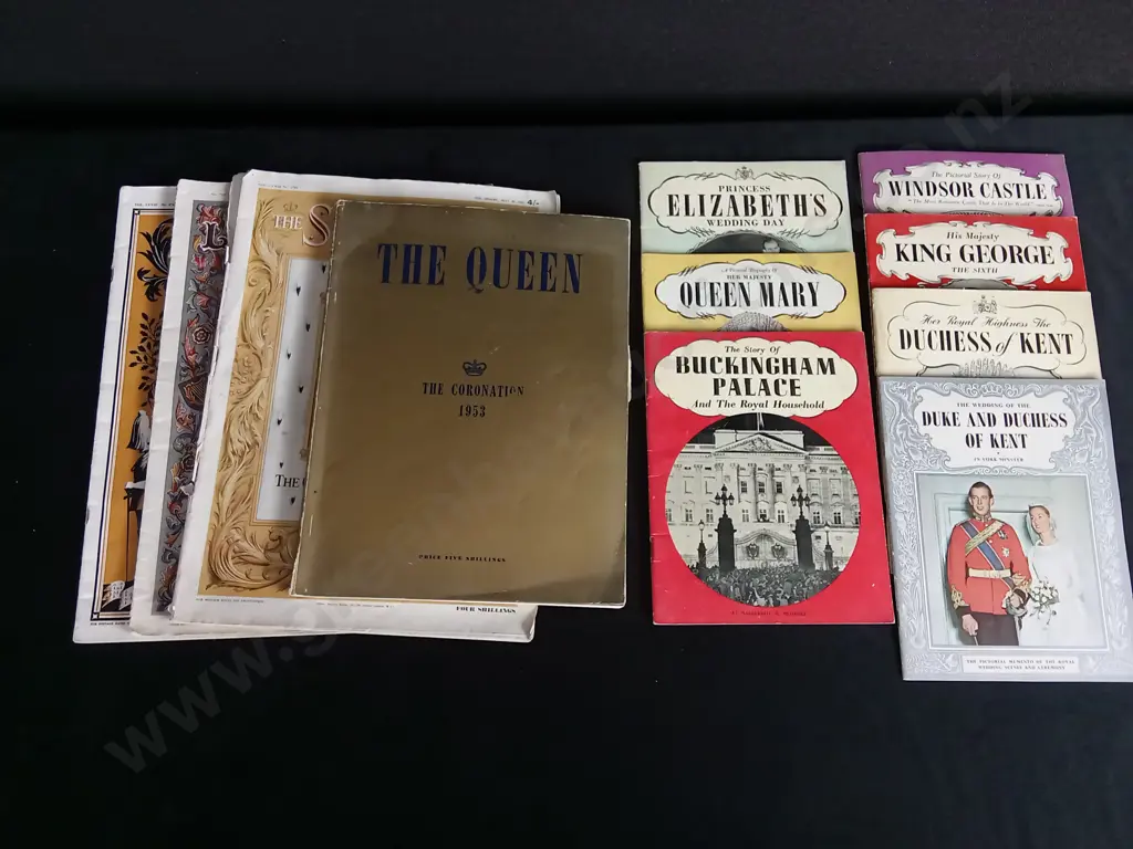 7 VINTAGE ROYAL BOOKS Image 1++