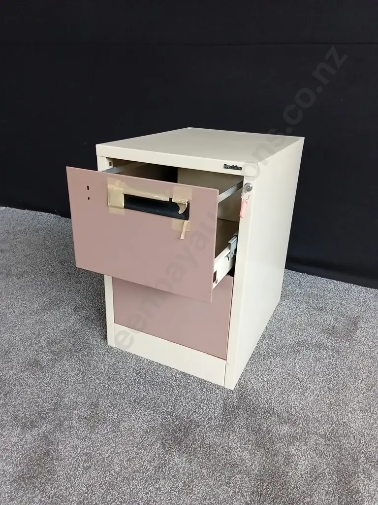PRECISION FILING CABINET WITH LOCK AND KEY Image 1++