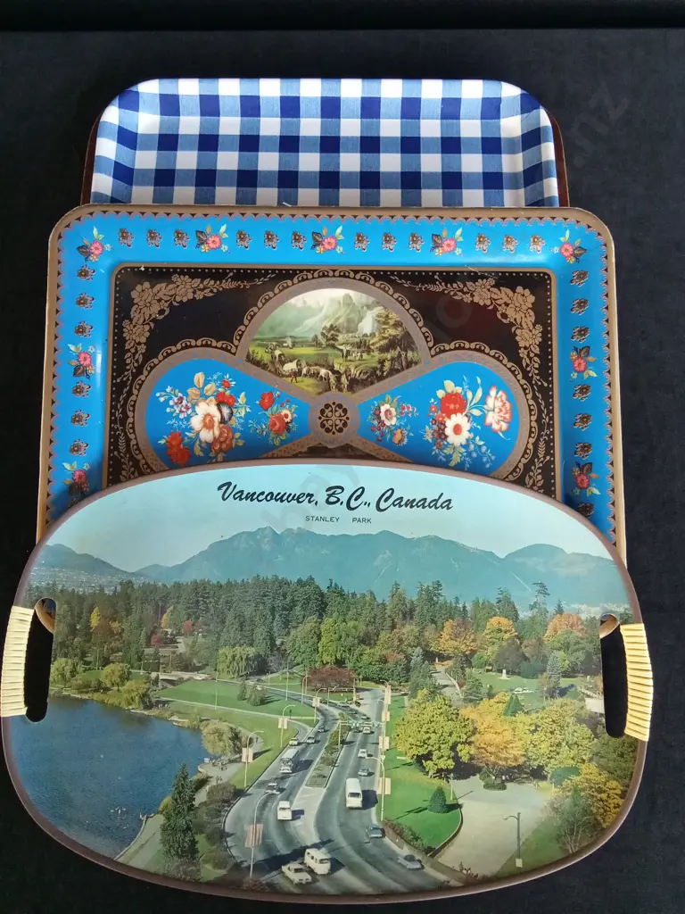 SERVING TRAYS X 4 Image 1++