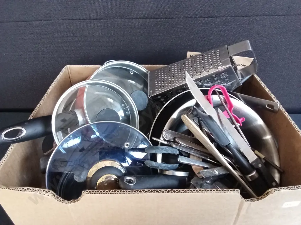 BOX OF ASSORTED KITCHEN ITEMS Image 1++