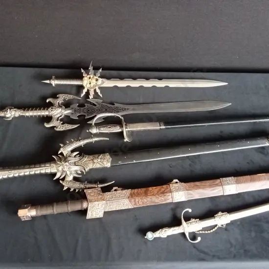 COLLECTION OF 6 SWORDS