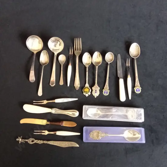 ASSORTED DECORATIVE UTENSILS