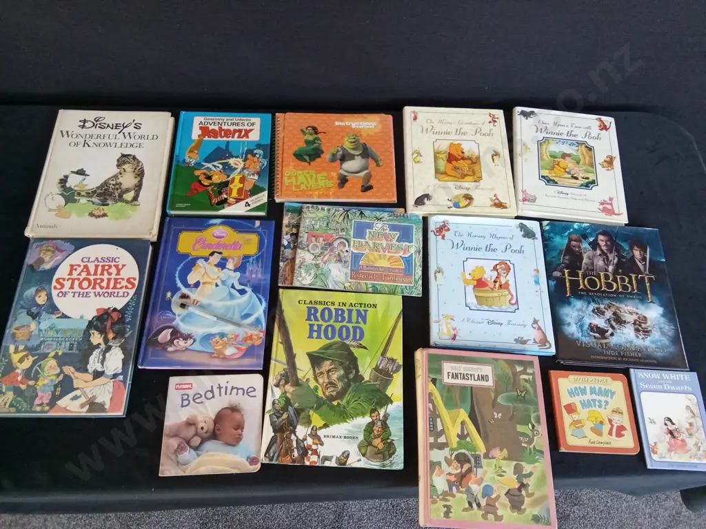 COLLECTION OF CHILDREN'S BOOKS Image 1++