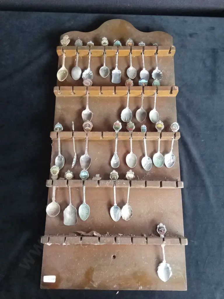 VINTAGE SOUVENIR TEASPOONS ON A WOODEN WALL DISPLAY RACK Image 1++