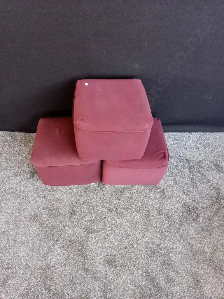 THREE SQUARE MAUVE COLOURED POUFS Image 1++
