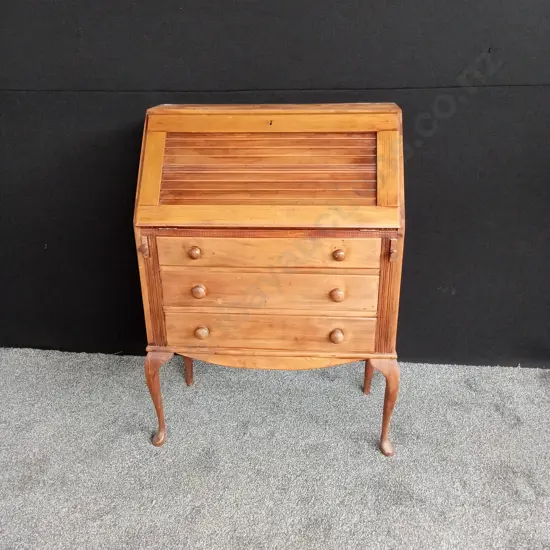 ANTIQUE OAK WRITERS DESK WITH ROLL-TOP
