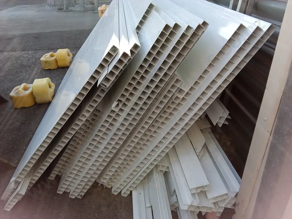 MODULAR UPVC PARTITIONING SYSTEM INCLUDES 10X FULL PANELS @2.7M HIGH X 1.2M WIDE PLUS Image 1++