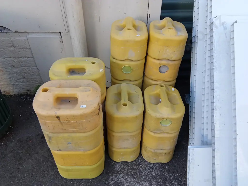 MODULAR UPVC PARTITIONING SYSTEM INCLUDES 10X FULL PANELS @2.7M HIGH X 1.2M WIDE PLUS Image 1++