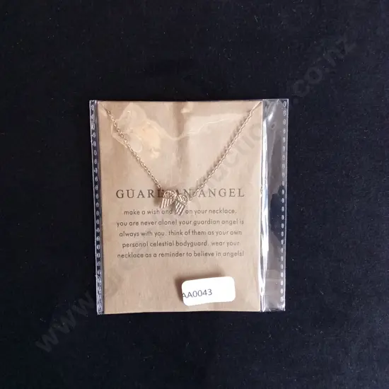 ANGEL WINGS NECKLACE